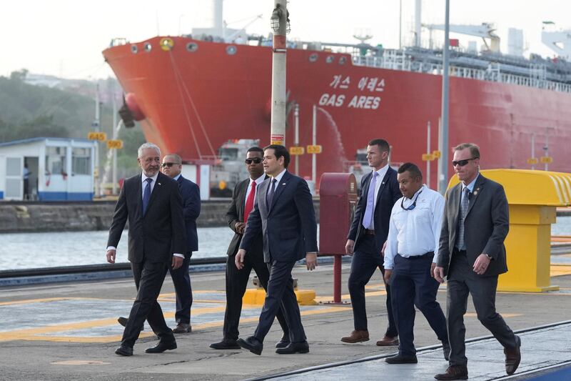 U.S. Secretary of State Marco Rubio and Panama Canal Authority Administrator Ricaurte Vasquez tour the Miraflores locks at the Panama Canal in Panama City, Feb. 2, 2025. Mark Schiefelbein/Pool via REUTERS