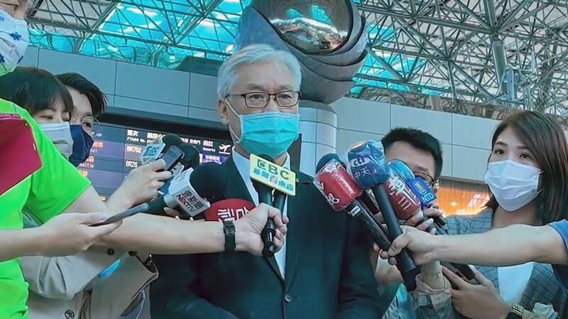 资料图片:中国国民党副主席夏立言8月10日率团访问中国大陆,引起各界和国民党内的疑质声浪。(国民党提供)