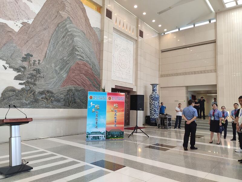 图为最高人民检察院主楼大厅。中国在2018年修改《刑事诉讼法》后,检察院可以立案侦查涉及司法人员职务犯罪的案件,最高人民检察院安排所属的机关报,专访多名高层,自我表扬去年的办案成绩。(维基百科图片)