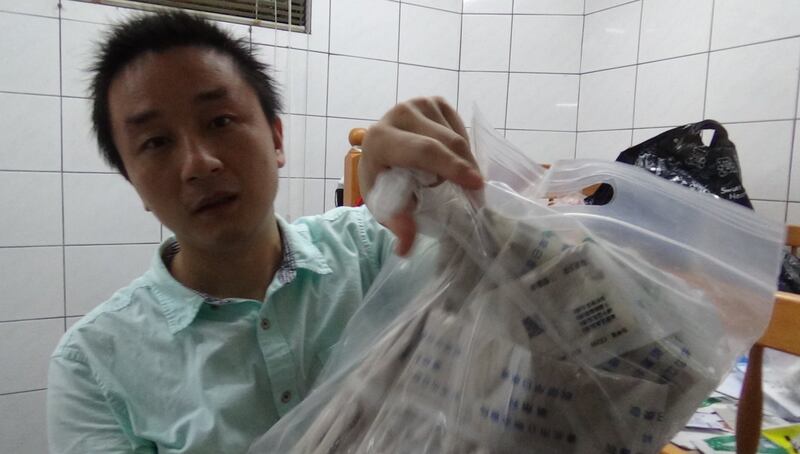 温起锋指控中共曾对他下毒造成他自律神经受损,滞台期间无身分证和健康保险,只能自费买药。(记者夏小华摄)