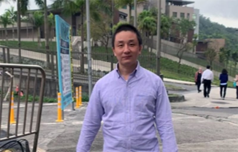 温起锋11月3日赴美国在台协会欲申请政治庇护开直播录视频，二天后被遣送。（温起锋视频截图）