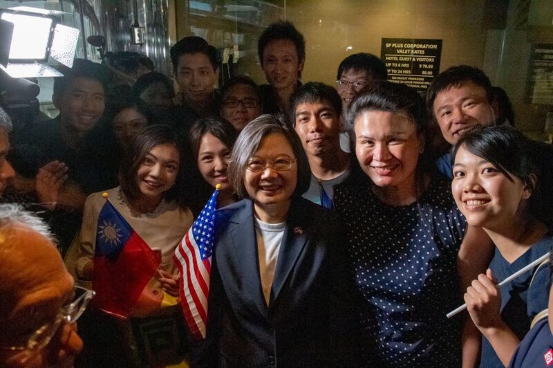 蔡英文抵达纽约后受到台湾侨胞的欢迎(蔡英文脸书)