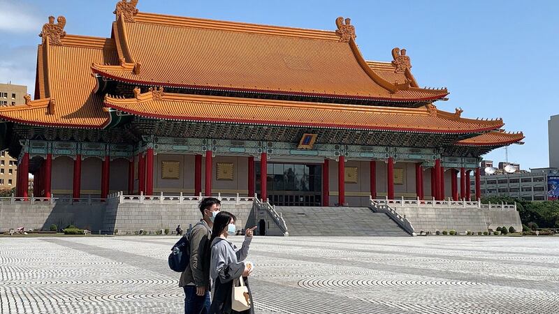 台湾国家音乐厅出现演奏家确诊引发议论,不过不少游客并不知情。(记者夏小华摄)