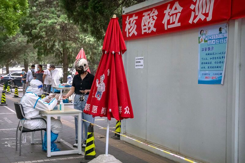 北京的一个核酸检测点(美联社)