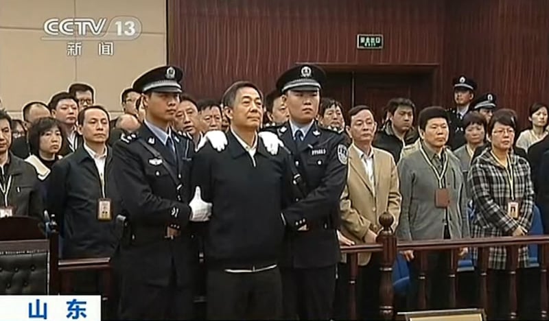 薄熙来在法庭上。(AFP)