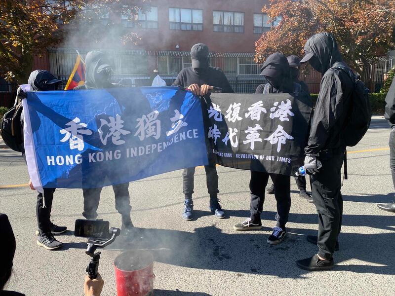 有移居加拿大的香港抗争者于适应期间,因信任问题难以向外求助,同时亦面对无法取得良民证申请永久居留的风险。(粤语组/胡彗蓝 摄)