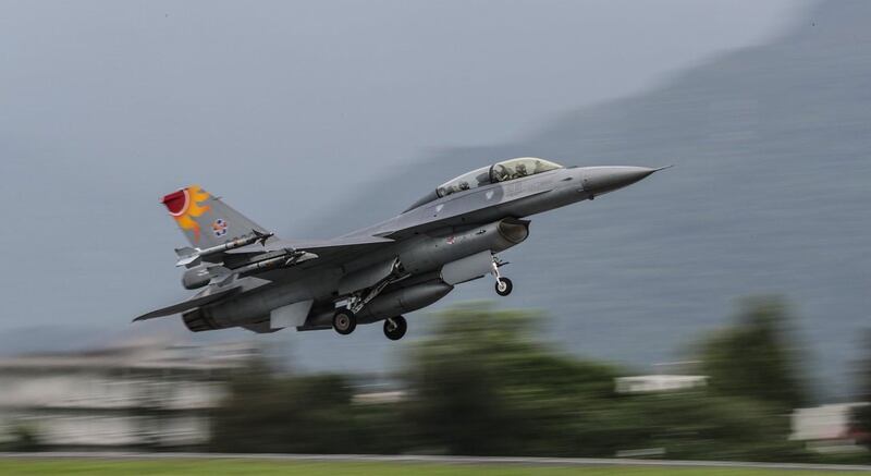 在台湾,国防部22号于东部海域,执行海空联合操演。(国防部提供)