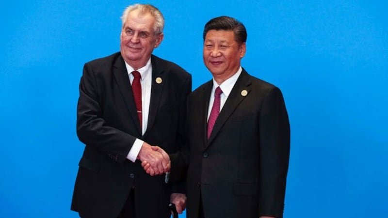 捷克总统齐曼2017访问中国与中国领导人习近平见面。（AP）