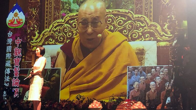 达赖喇嘛与台湾信徒视讯弘法,抱病讲了两小时。(记者夏小华摄)