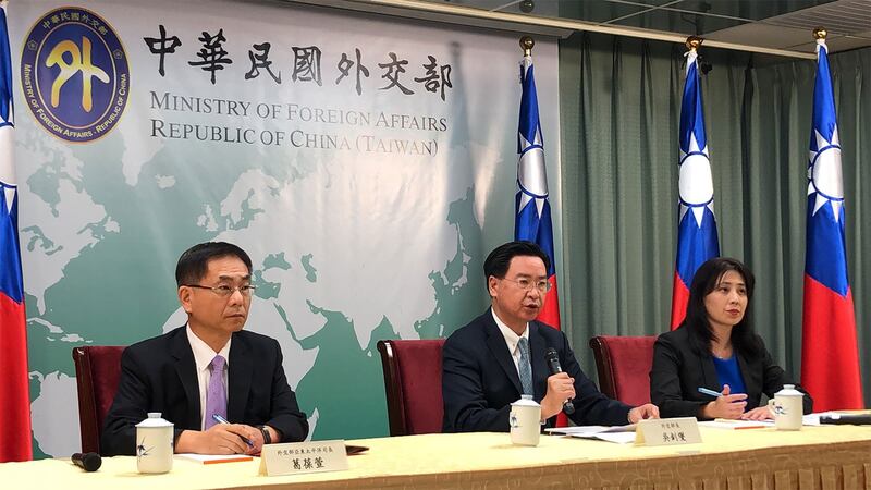 外交部长吴钊燮16号宣布和所罗门断交。(记者夏小华摄)