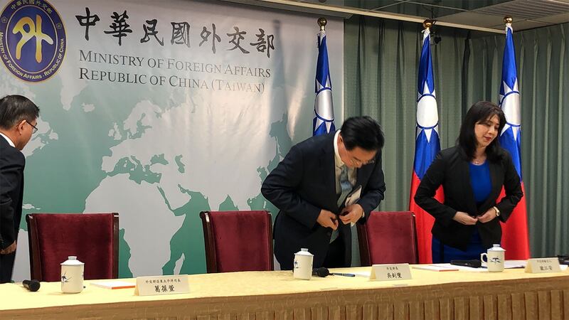 台湾外交部长吴钊燮16号宣布和所罗门断交,并表示已向蔡英文表达负该负责任。(记者夏小华摄)