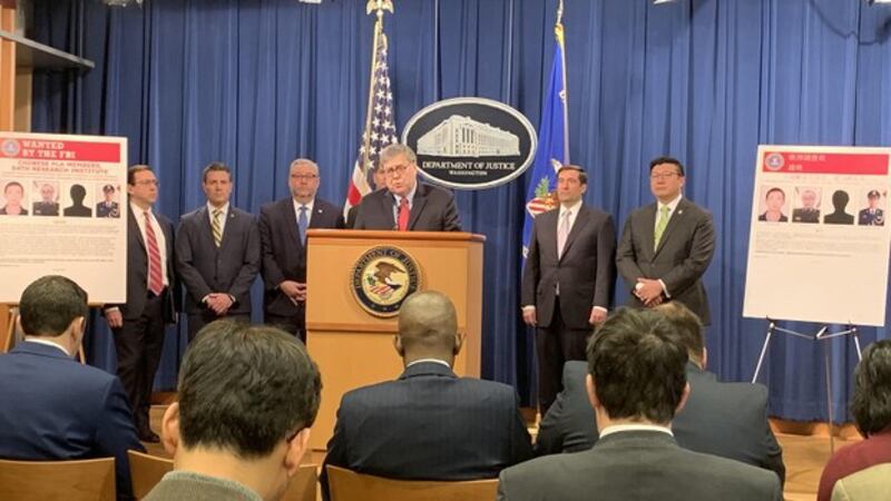 美国司法部2020年2月10日召开记者会,起诉四名中国解放军并发出通缉令,他们涉嫌窃取近一亿五千万笔美国民众的个人资料。(自由亚洲电台记者郑崇生华盛顿摄)