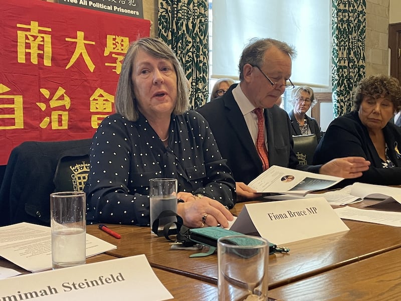 英国国会议员、首相国际宗教自由特使布鲁斯(Fiona Bruce)引用圣经中的"真理必叫你们得以自由"(the truth will set you free),赞扬中国公民记者张展和当年天安门广场上的学生一样, 都是为了真理而战,不应被世人忘记。(文在山摄)