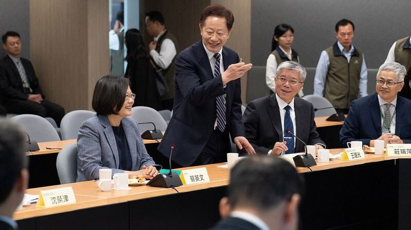 蔡英文总统2019年11月25日参访“台积电晶圆第18厂”。(总统府提供)