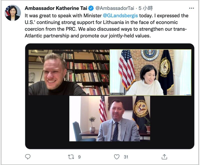 美国贸易代表戴琪(Katherine Tai)5日与立陶宛外长蓝柏吉斯(Gabrielius Landsbergis)等人视讯通话后也在推特发文说:“我表达了美国面对来自中国的经济胁迫,继续大力支持立陶宛。 我们还讨论了加强跨大西洋伙伴关系和促进我们共同持有的价值观的方法。”(戴琪推特)