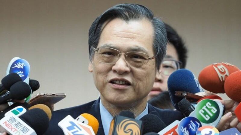 陆委会主委陈明通证实台湾曾想捐一万件防护衣。(资料照,黄春梅摄)