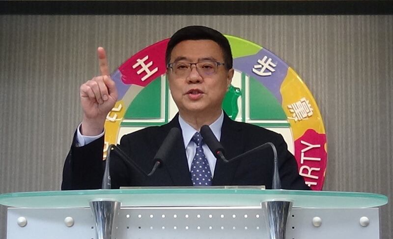 民进党党主席卓荣泰13号在党部宣布党内总统初选结果。(记者夏小华摄)