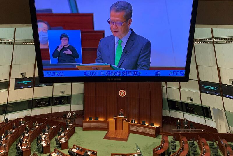 2021年2月24日,香港财政司司长陈茂波在香港立法会上发表《财政预算案》。(路透社)