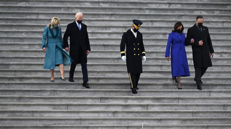 美国民主党的约瑟夫·拜登和卡玛拉·哈里斯(又称贺锦丽)2021年1月20号宣誓就任新一任的美国总统和副总统。(AFP)
