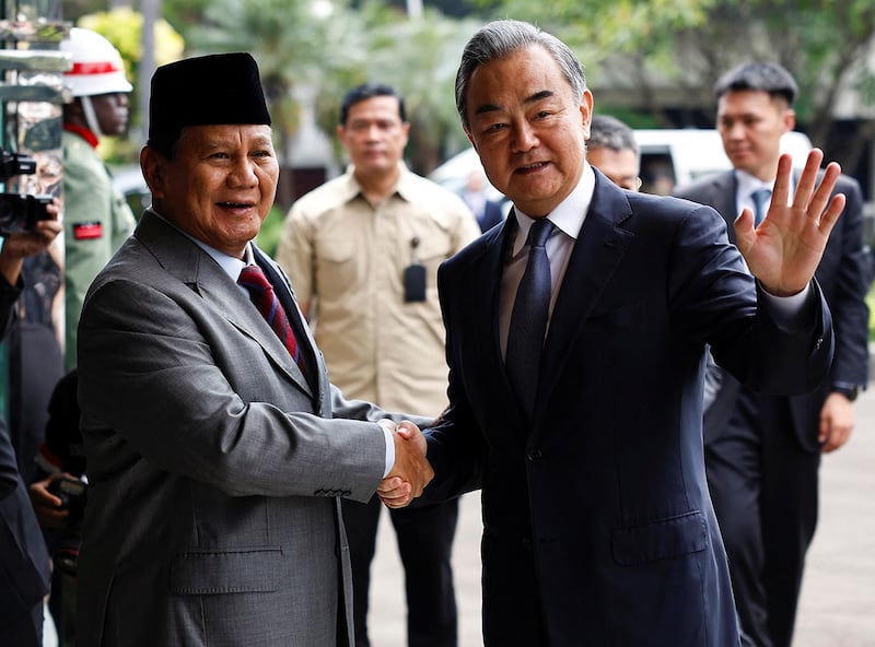 当选印尼总统的现任国防部长普拉博沃2024年4月18日在雅加达会见中国外交部长王毅(路透社)