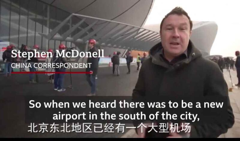 英国广播公司记者斯蒂芬•麦克唐纳在报道新闻。(视频截图)