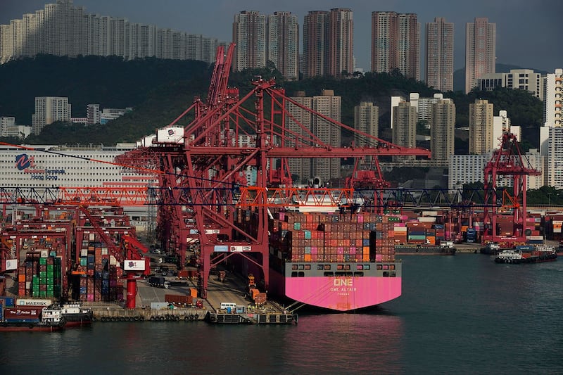 香港与欧盟贸易总额超越美国、仅次台湾。图为,香港葵青货柜码头。(美联社)