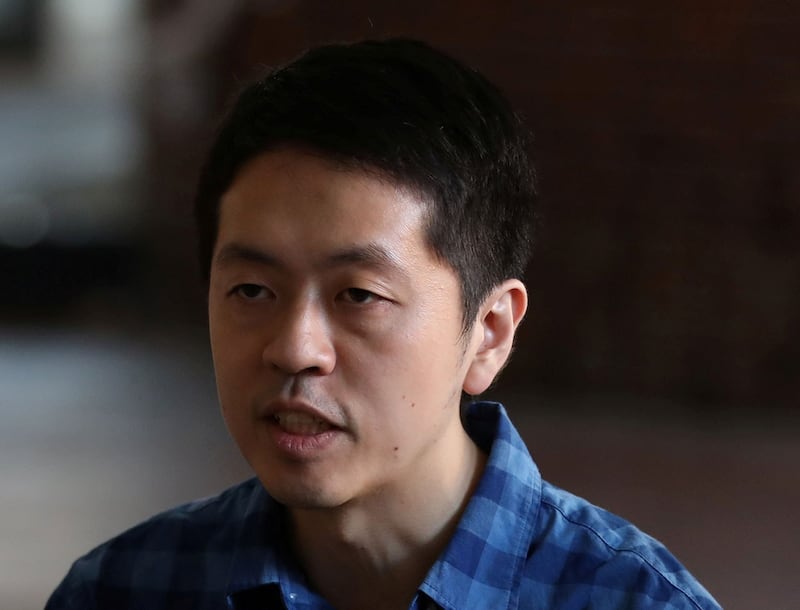 香港前民主派立法会议员许智峰比较两种草案,认为“白纸草案”更能反映民意。(路透社资料图片)