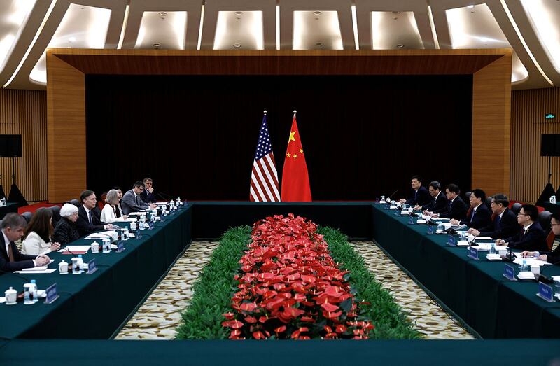 2024年4月5日,美国财长耶伦在与中国副总理何立峰举行会谈。(路透社)