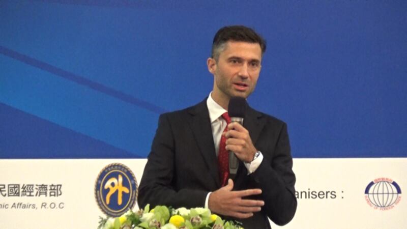 欧洲经贸办事处处长高哲夫(Filip Grzegorzewski)出席“投资欧盟论坛暨投资展”。(记者夏小华摄)