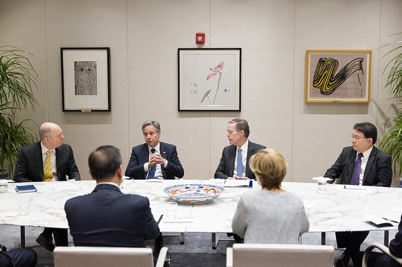 19日下午,布林肯与在华的美国商界领袖举行了圆桌会议,了解这些企业面临的问题。(布林肯推特图片)