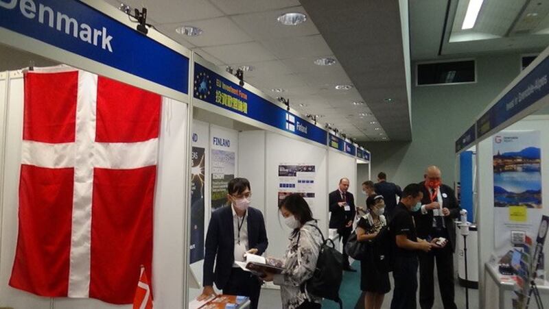 欧盟十五个会员国驻台办事处参与投资欧盟展。(记者夏小华摄)