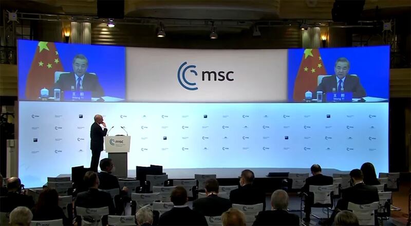 中国外交部长王毅19日在德国慕尼黑安全会议上。(路透社视频截图)