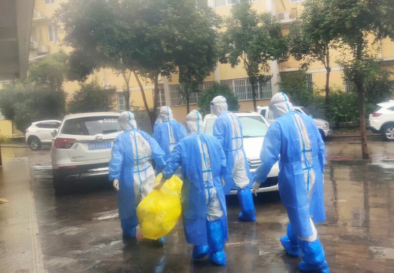 中国放松防疫政策后,民众担心疫情大爆发。(网络截图/古亭提供)