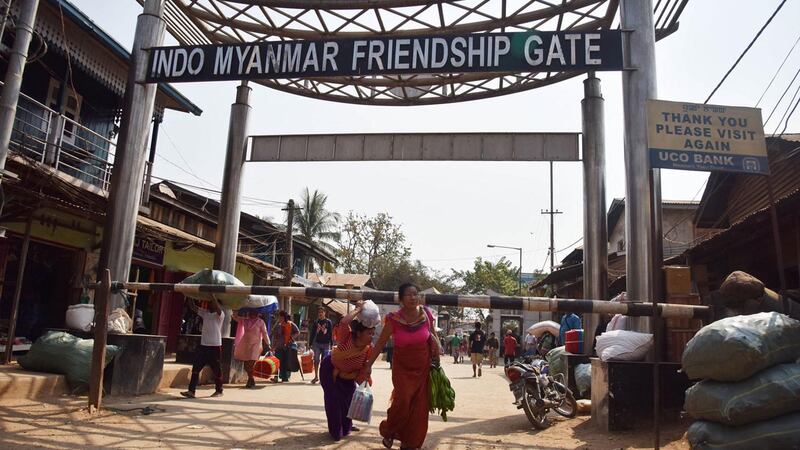 အိန္ဒိယနိုင်ငံ၊ မဏိပူရ်ပြည်နယ်၊ မိုရေးမြို့ရှိ အင်ဒို-မြန်မာနယ်စပ်ဂိတ် တစ်နေရာအား ၂ဝ၁၇ ခုနှစ် အောက်တိုဘာလ ၃ ရက်နေ့က မြင်တွေ့ရစဉ်။ (Photo: AFP)