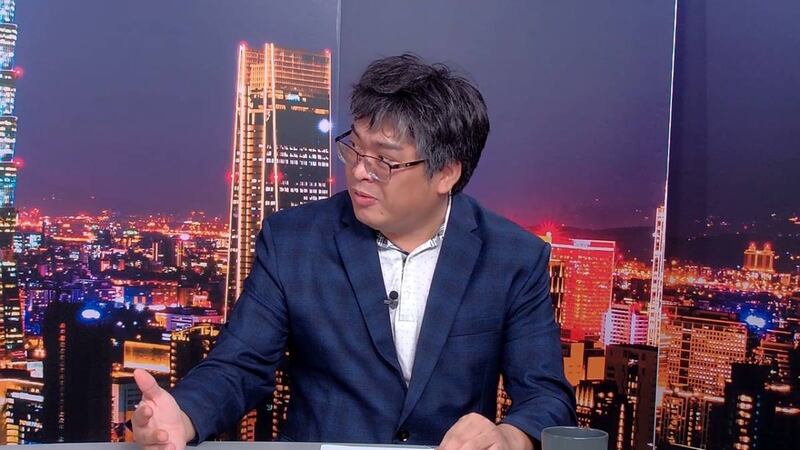 中华经济研究院第一研究所助研究员王国臣在节目中分析,许家印被抓,应是习近平自认为已经找到处理恒大的解决办法。(截图自节目)