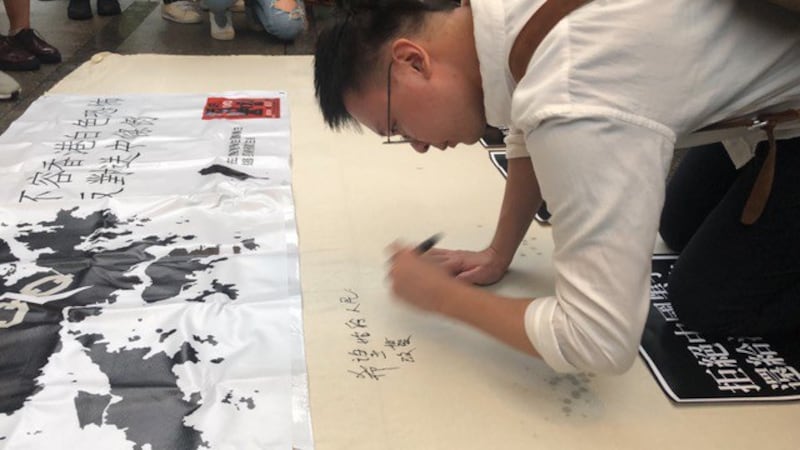 前太阳花学运学生林飞帆撑香港。(记者夏小华摄)