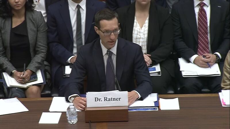 美国国防部印太事务助理部长拉特纳(Ely Ratner)(视频截图/美国众议院军事委员会)