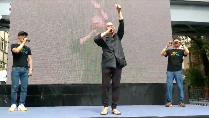 知名导演蔡明亮意外现身会场高喊台湾太棒了。(记者夏小华摄)