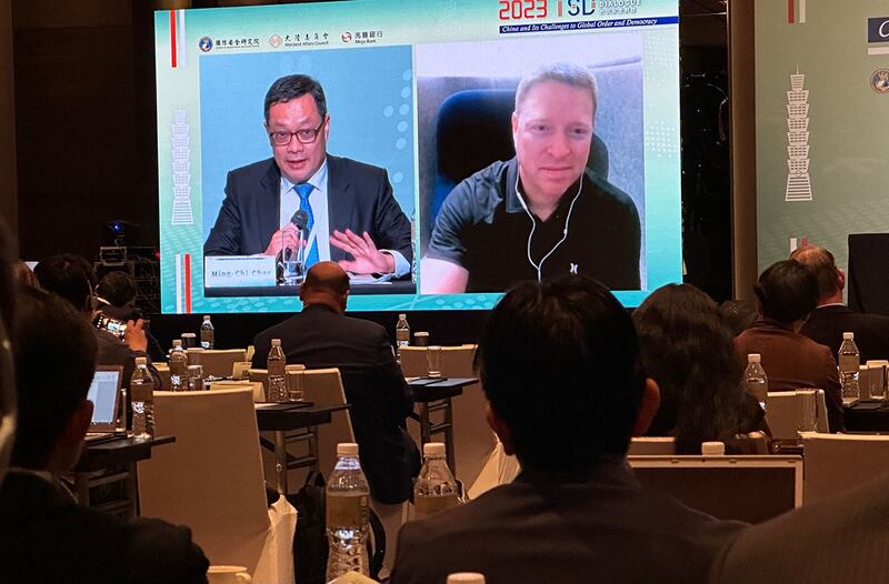 美国前副国安顾问博明（右）、台湾国防安全研究院执行长陈明祺（左）。（记者夏小华摄）