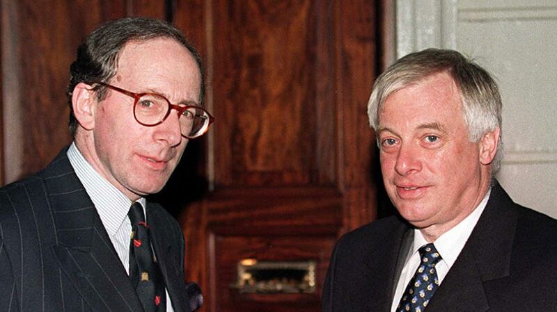 彭定康（Christopher Patten）与前英国外交大臣里夫金（Malcolm Rifkind）（左）等23国近200位全球政治人物发布联合声明，表示港版国安法是对香港自治、法治与基本自由的全面攻击，公然违反香港主权移交所依据的《中英联合声明》，是“不能容忍的” 。（法新社资料图片）