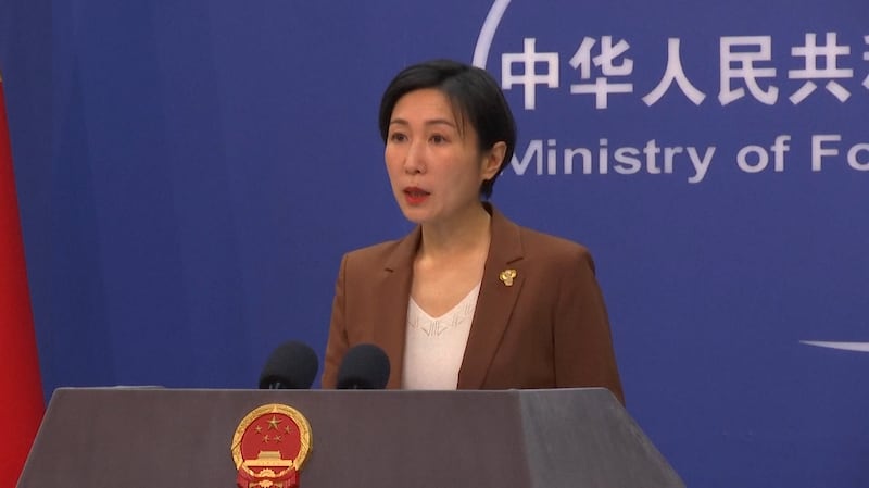 中国外交部发言人毛宁2022年12月21日表示,中方目前疫苗加强针的接种工作正在有序推进,药品和检测试剂总体可以满足需求。(美联社图片)