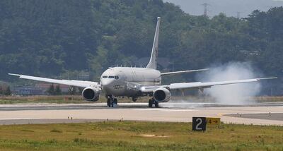 착륙하는 해군 P-8A 해상초계기 cut.JPG