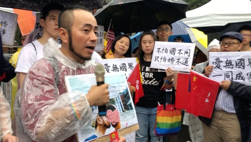诉求跨国同性婚姻议题者争取平权。(记者夏小华摄)