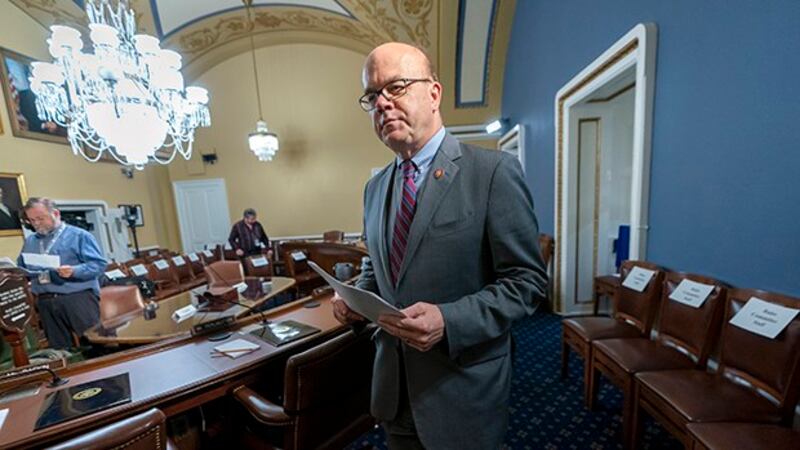 汤姆·兰托斯人权委员会共同主席、民主党众议员麦戈文(Jim McGovern)在会上指出，抵制奥运会并非是将体育运动政治化。（美联社图片）