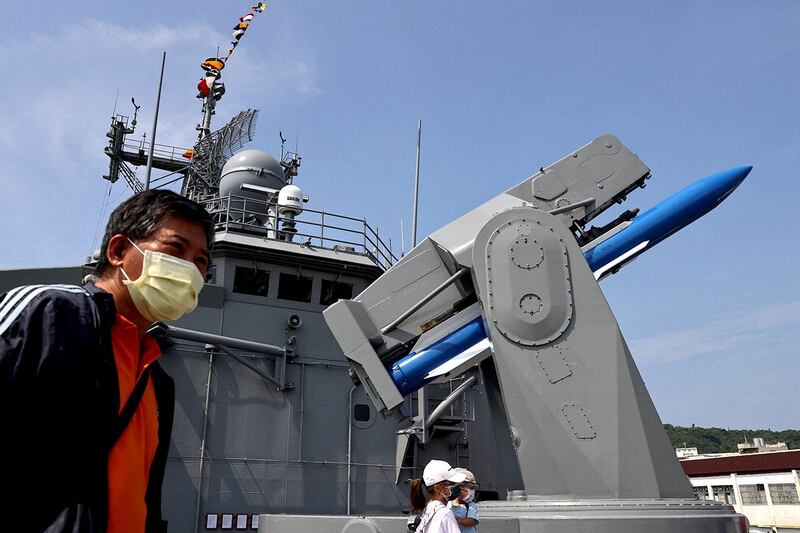 2021 年 10 月 9 日在台湾高雄举行的国庆庆典上,展示RIM-66防空导弹。(路透社)