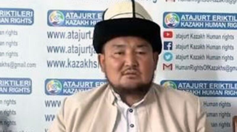 巴提玛·别克努尔的父亲讲述女儿及女婿分别被判刑18至25年。（志愿者提供）