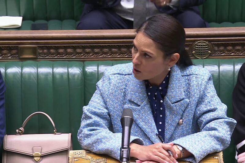 提出緊急質詢的影子外相彭黛玲（Priti Patel）要求政府交代，會如何保護被懸紅通緝的在英港人。（parliamentlive.tv 截圖）