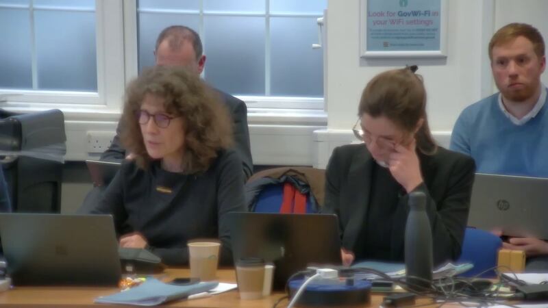 市議會代表大狀艾莉絲的陳辭相當簡潔,提到顧問認為看不到規劃有其他反對理由,並重申是隨大倫敦警方「轉軚」。