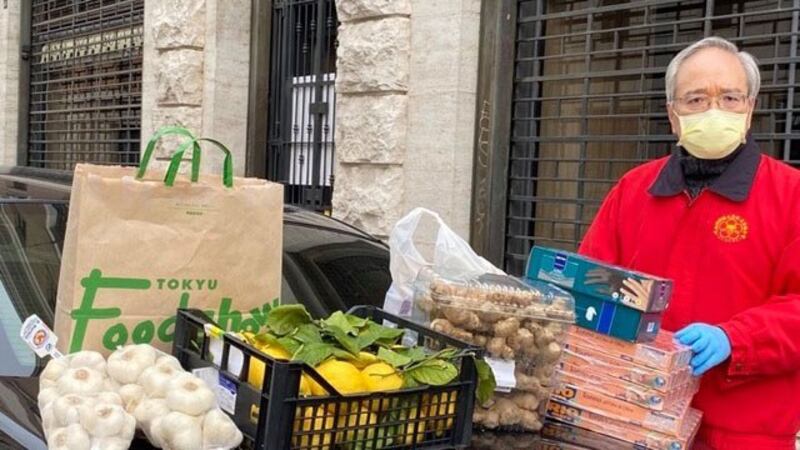 为台奉献半世纪的灵医会神父吕若瑟跨海替家乡的养老院请求急难物资,驻教廷大使李世明3月31日独自开车送物资。(驻教廷大使馆官网)