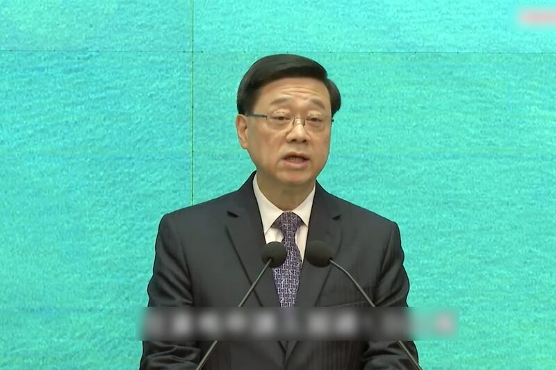 香港行政長官李家超今日（十二月三日）出席行政會議前見傳媒（港府新聞網截圖）